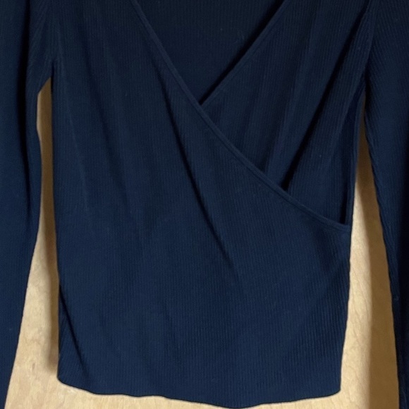 Leith Beautiful Knit Sweater Faux Wrap. Black Size M - Picture 5 of 6